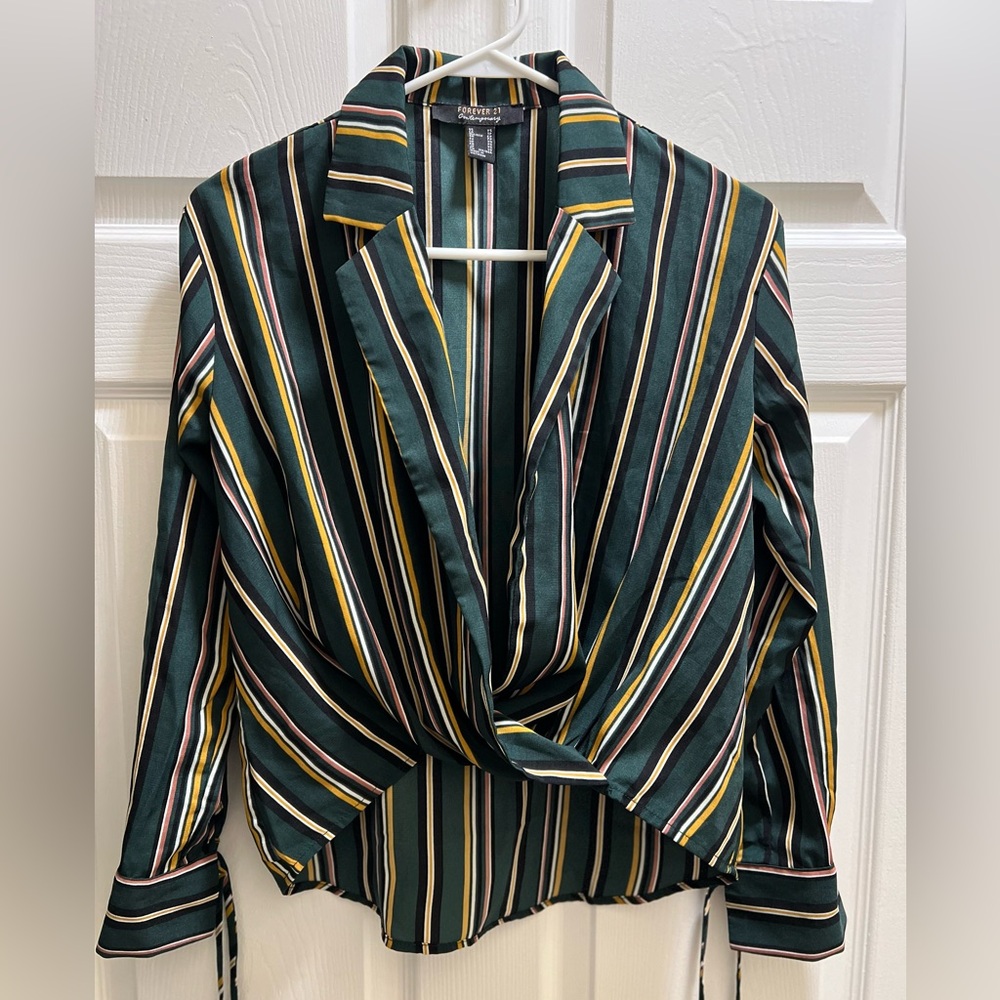 Forever 21 Women's Lightweight Long Sleeve Blouse - like new - minimal use